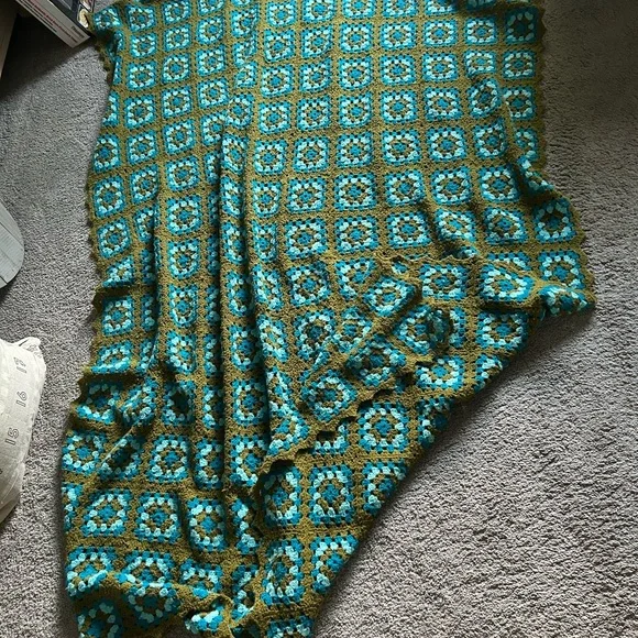 Vintage Crocheted Large Afghan with Blue and Moss Pattern - Picture 2 of 7